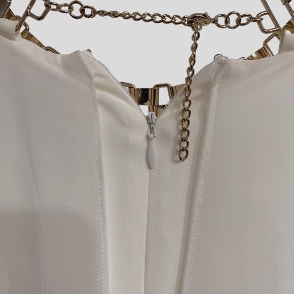 LAUNDRY BY SHELLI SEGAL WHITE HALTER CHIFFON DRESS WITH GOLD CHAIN NECKLINE - Picture 11 of 15
